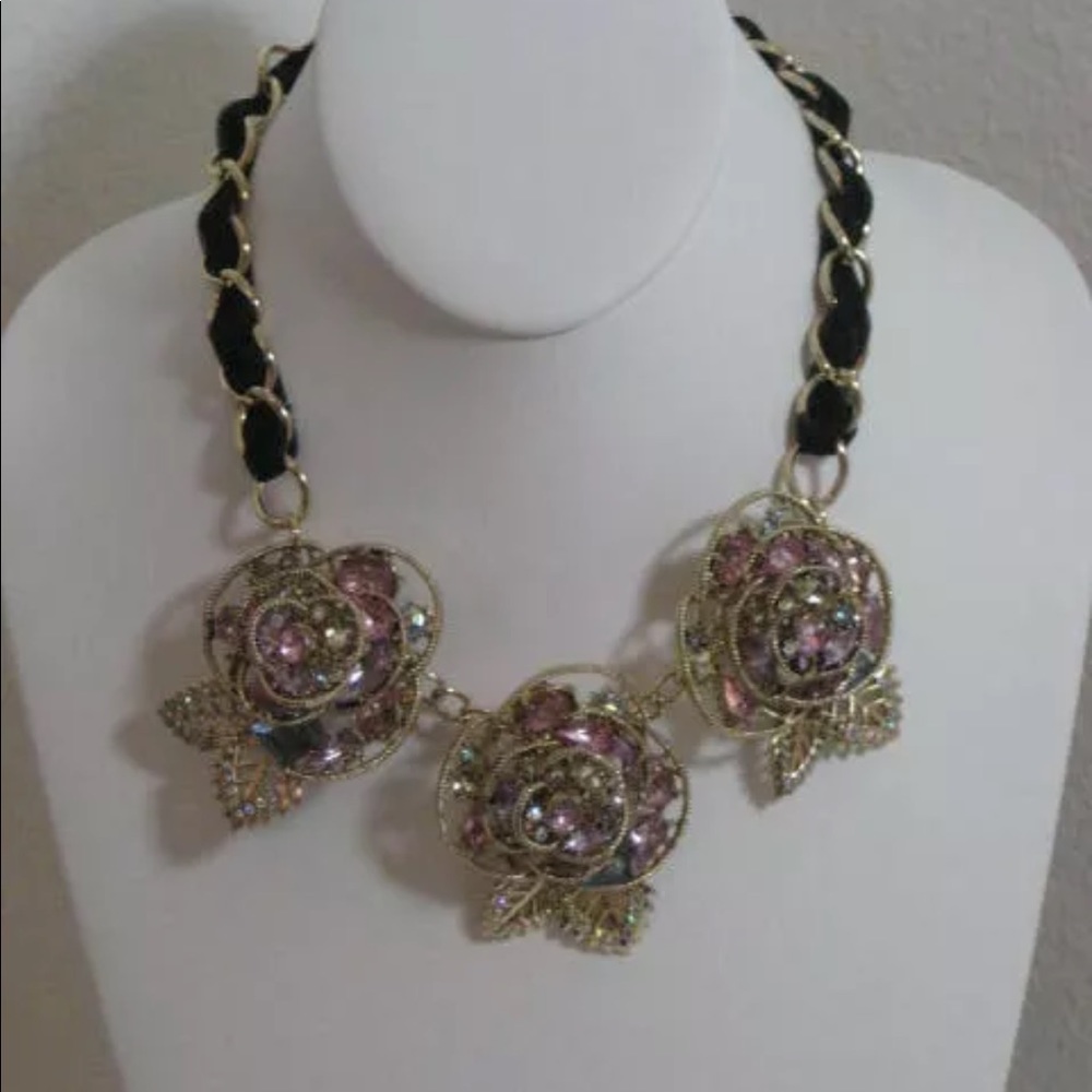 Betsey Johnson Prom Party Three Rose Necklace